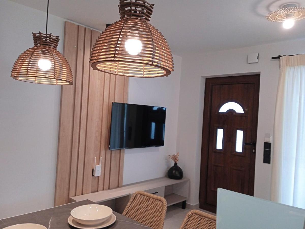 Q Luxury Rooms Paleros Eksteriør bilde
